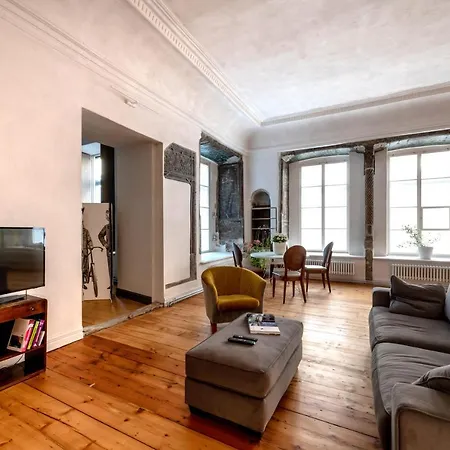 Spacious 3-bedroom In The Old Town Appartement *