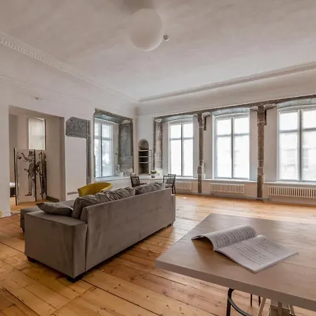 Spacious 3-bedroom In The Old Town Apartman