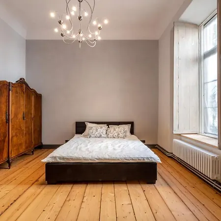 Apartment Spacious 3-bedroom In The Old Town *