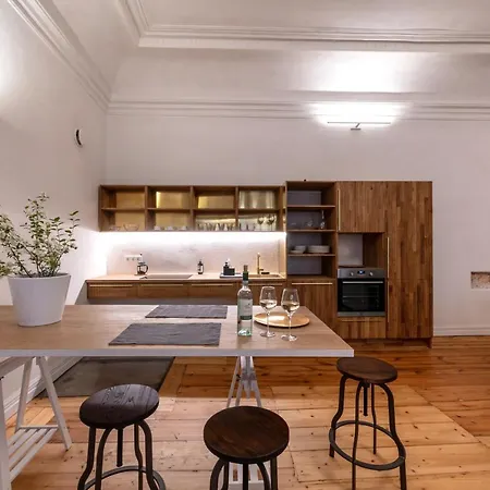 Apartment Spacious 3-bedroom In The Old Town *